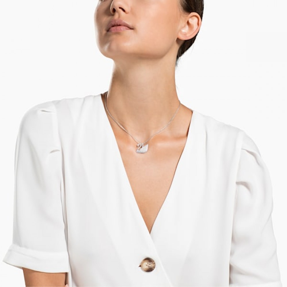 Swarovski İkonik Swan Kolye Ucu Beyaz Rodyum Kaplama Swarovski İkonik Swan Kolye Ucu Beyaz Rodyum Kaplama